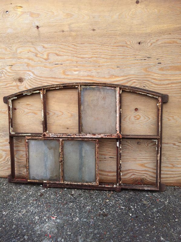 Järnfönster 64x44 cm, med båge
