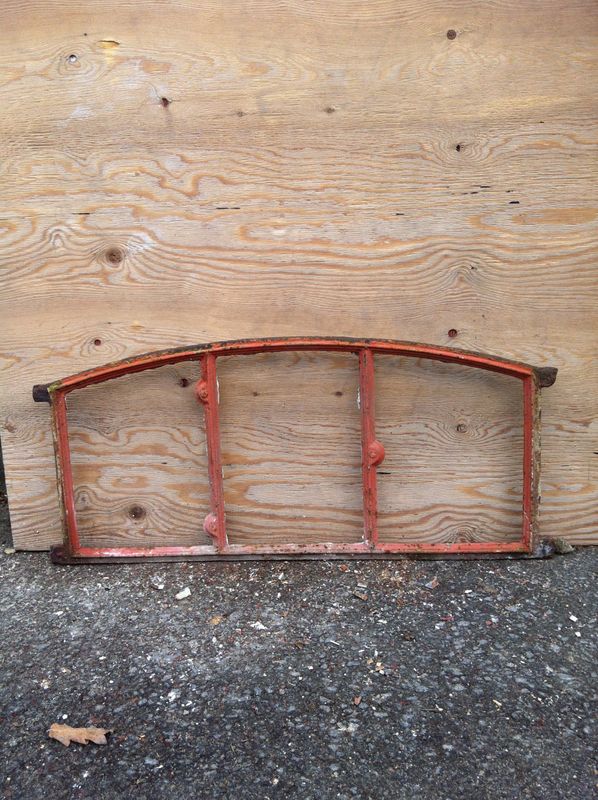 Järnfönster 70x33 cm, med båge