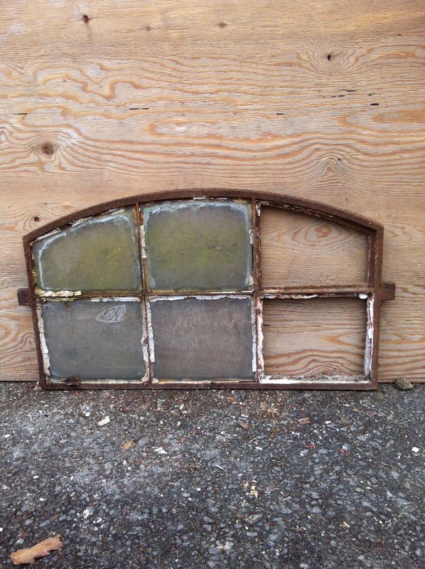 Järnfönster 64x38 cm, med båge
