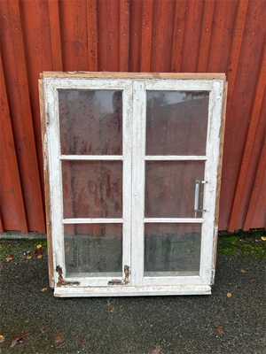 2-luftsfönster med karm, 93,5x118,5 cm, enkelbågar.