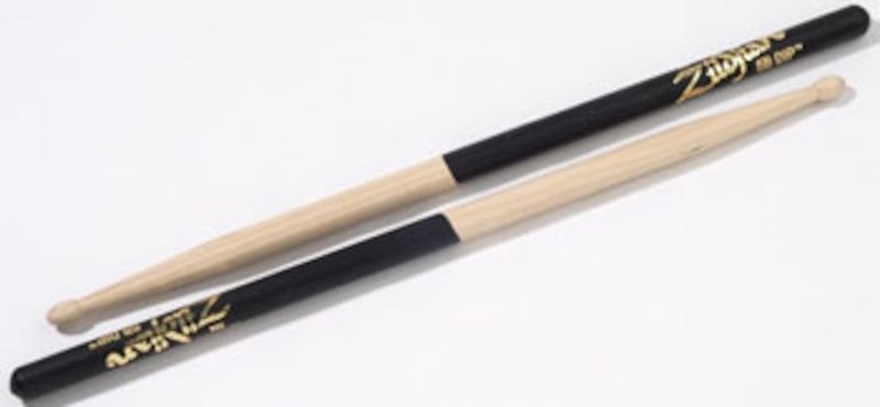 Zildjian Z5AD 5A Black Dip Hickory trumstockar, träspets