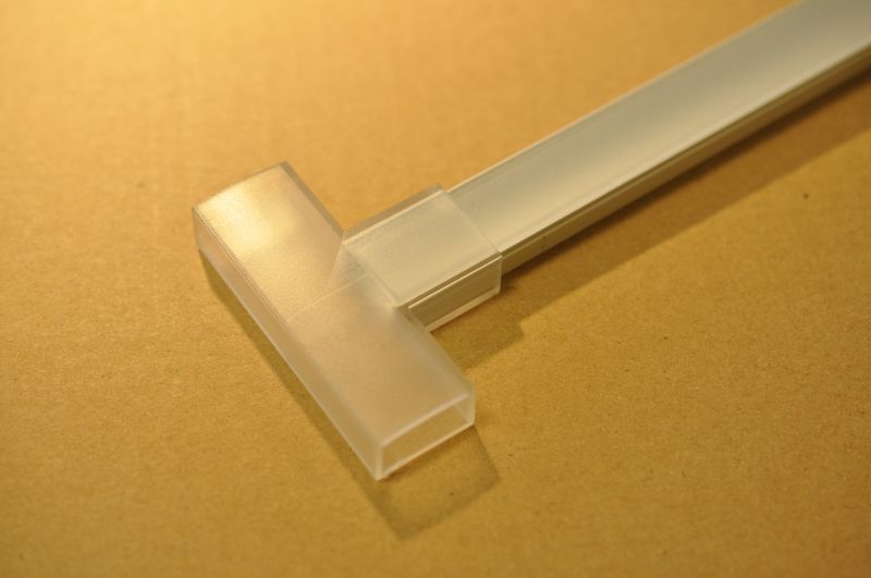 Skarvdelar i plast till aluminiumprofil för LED-list
