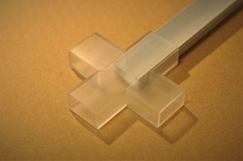 Skarvdelar i plast till aluminiumprofil för LED-list