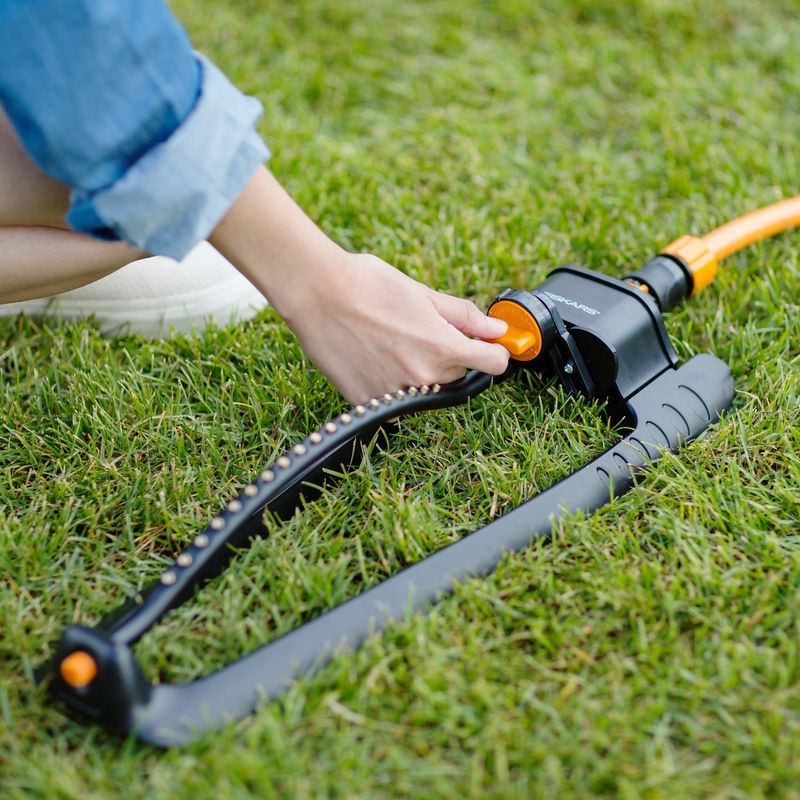 Oscillating sprinkler metal