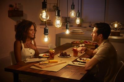 Hue White Filament Lamp 7W A60 E27 - 550lm