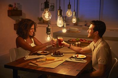 Hue White Filament Lamp 7W A60 E27 - 550lm
