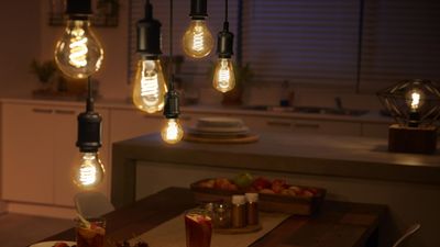 Hue White Filament Lamp 7W A60 E27 - 550lm