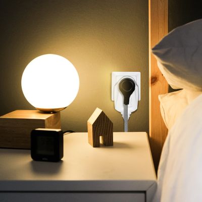 Grenuttag 6-vägs + 1 genomgående kontakt Vit