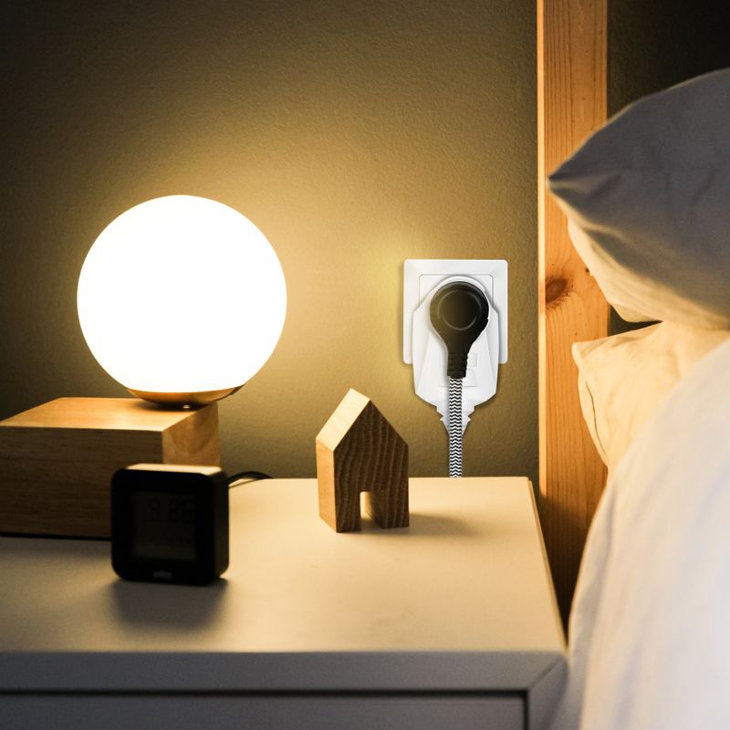 Grenuttag 6-vägs + 1 genomgående kontakt Vit