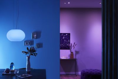 Hue Centura infälld spot 1x5,7W White and Color Ambience - rund vit ram