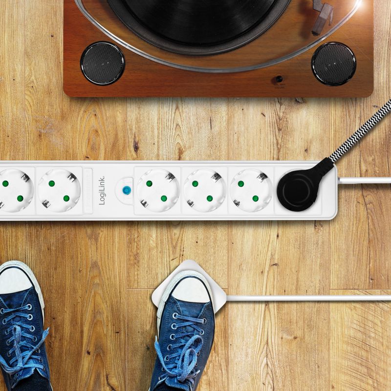 Grenuttag 4+2-vägs med fotströmbrytare Vit