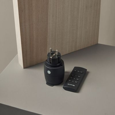 Plug-in relä IP 44 m fjärrkontroll - 3680W - Smart Outdoor Outlet