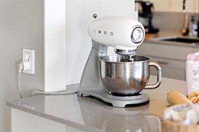 Smart plugin-relä med energimätning