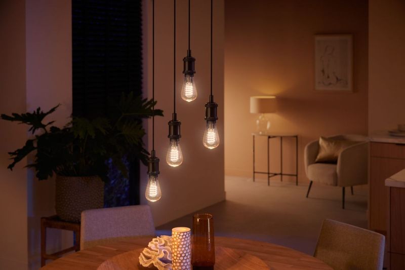 Hue White Ambiance Filamentlampa 7W ST64 E27