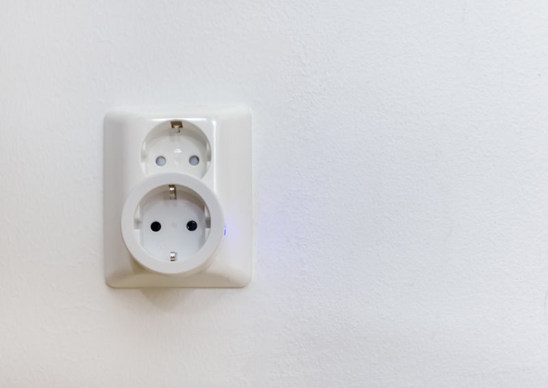 Package - Plug-in switch 3x3680W + remote control