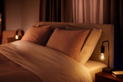 Hue White Ambience Filamentlampa 7W A60 E27
