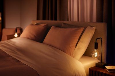 Hue White Ambiance Filamentlampa 7W G93 E27