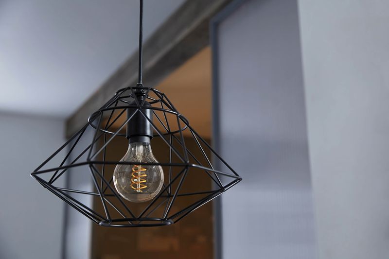 Hue White Filament Lamp 7W A60 E27 - 550lm