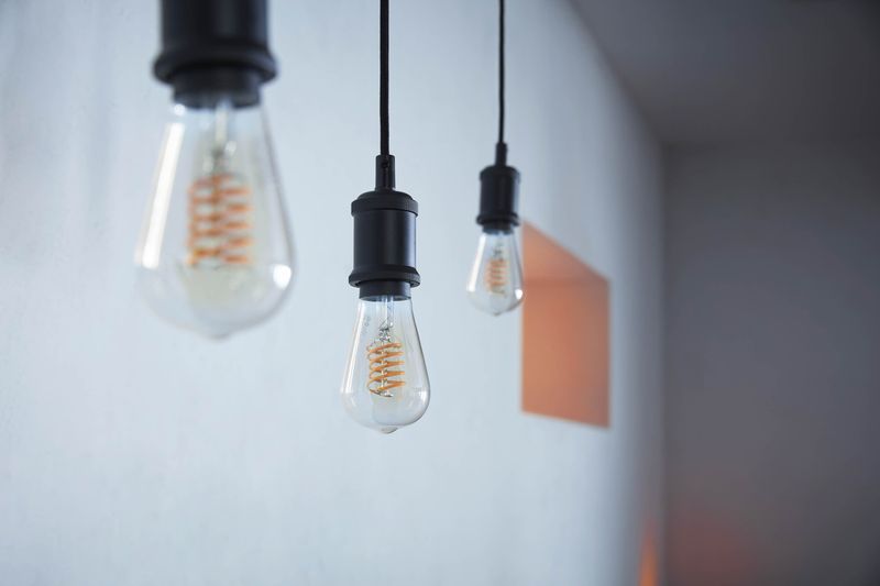 Hue White Filament Lamp 7W ST64 E27