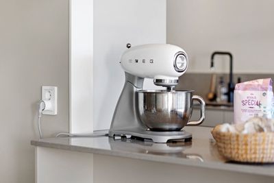 Smart plugin-relä med energimätning