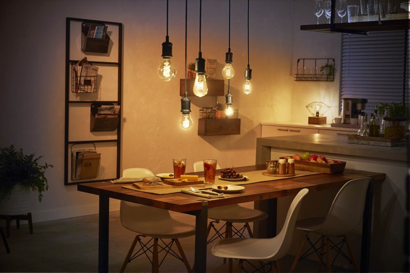 Hue White Filament Lamp 7W ST64 E27