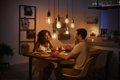 Hue White Filament Lamp 7W G93 E27