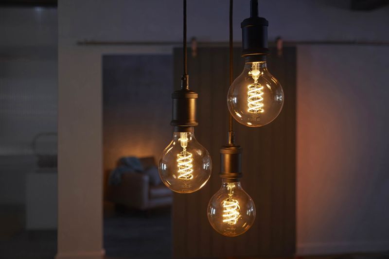 Hue White Filament Lamp 7W G93 E27