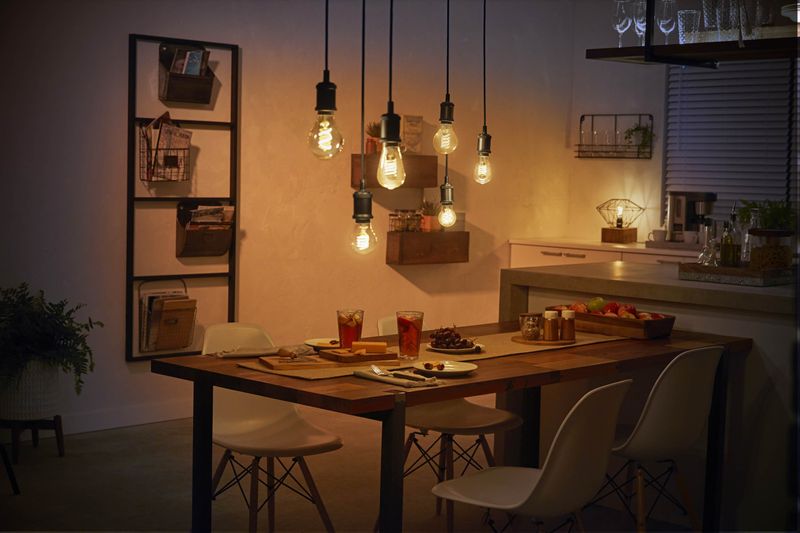 Hue White Filament Lamp 7W G93 E27