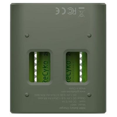 ReCyko M451 Laddare USB + 4xAA 2600mAh