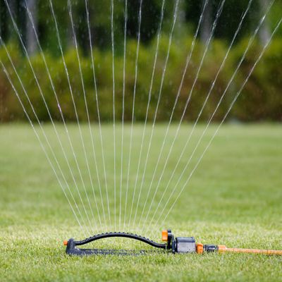 Oscillating sprinkler metal