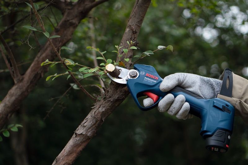 Bosch GGP 12V-25 Sekatör 12V (2x3,0Ah)