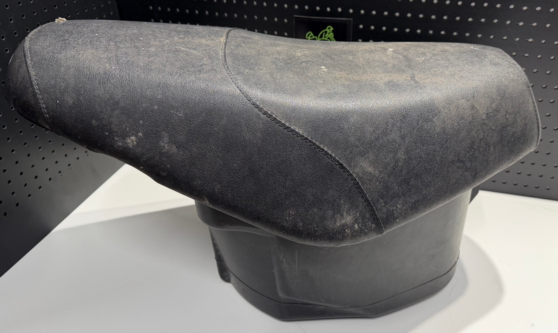 Sadel/Hjälmlåda PGO