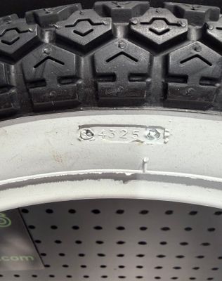 Däck Vit Sida 2.50x15 (20x250) Compact/Scoper/Mamba/Flakmoped