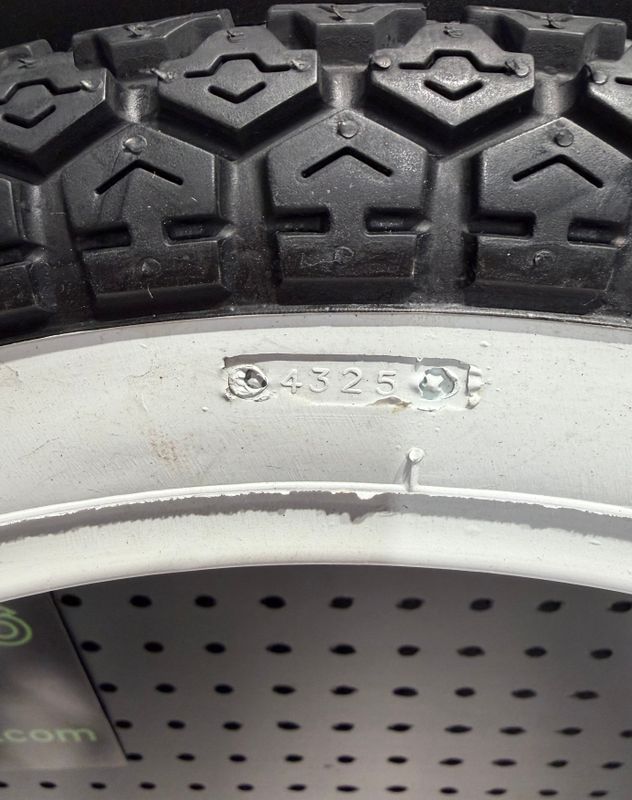 Däck Vit Sida 2.50x15 (20x250) Compact/Scoper/Mamba/Flakmoped