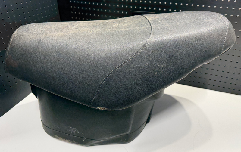 Sadel/Hjälmlåda PGO