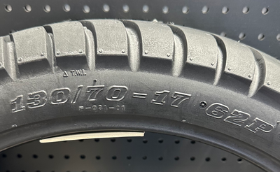 Däck 130/70-17