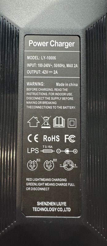 Batteriladdare Universal