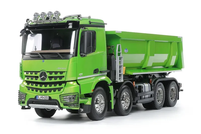 TAMIYA 1/14 R/C Mercedes-Benz 4151 8x4 (Candy Green)