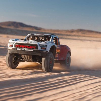 ARRMA 1/8 MOJAVE 4S 4X4 RTR Brushless Desert Truck, VIT/RÖD