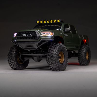 Axial 1/30 SCX30 Toyota Tacoma TRD Pro 4X4 RTR Rock Crawler Grön - Batteri & Laddare ingår