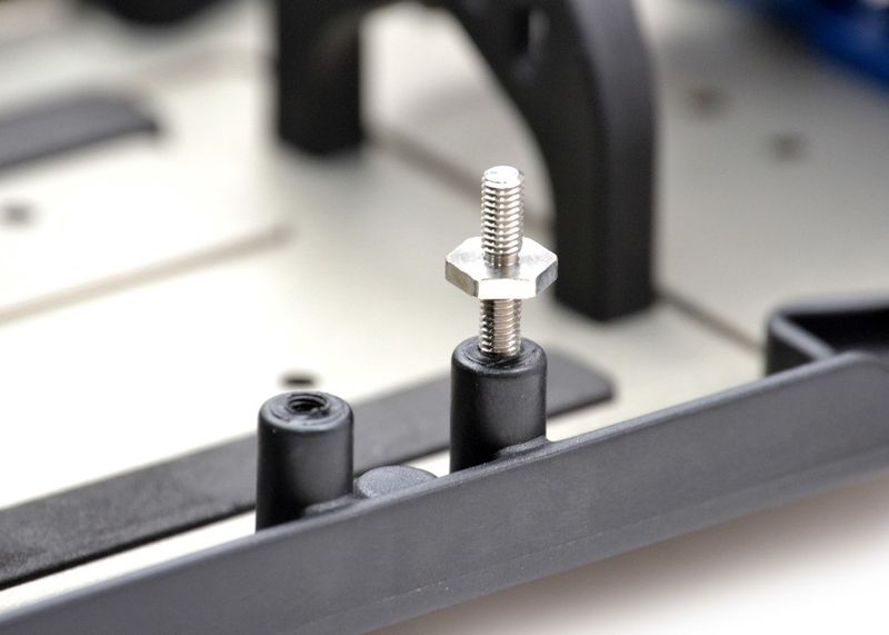 Skruv för batterihållare Titan Associated B6.1/B6.2/B6D Exotek