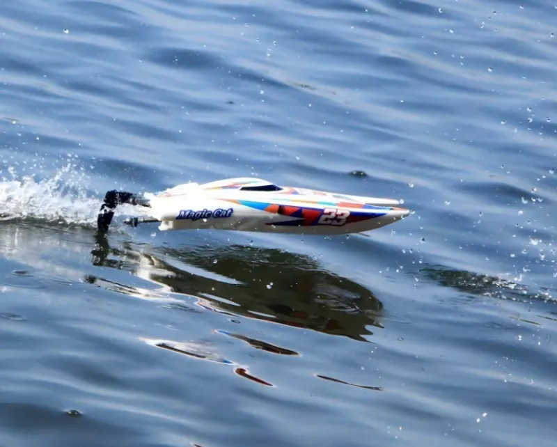 Joysway 8108V6 – Magic Cat V6 Catamaran Micro RC Speedbåt 2,4GHz RTR