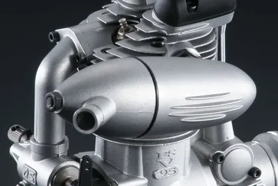 O.S. Engine FS-95V 15.59cc 4-takts flygmotor med ljuddämpare