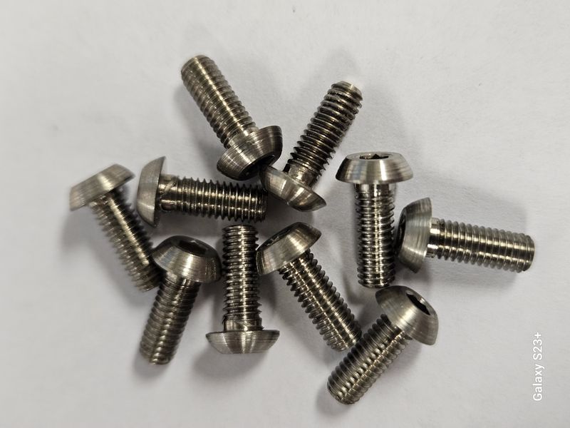M3x8 Titan skruv kullrig skalle 10st