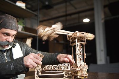 Ugears Aviator Träbyggsats