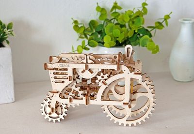 Ugears Tractor Träbyggsats