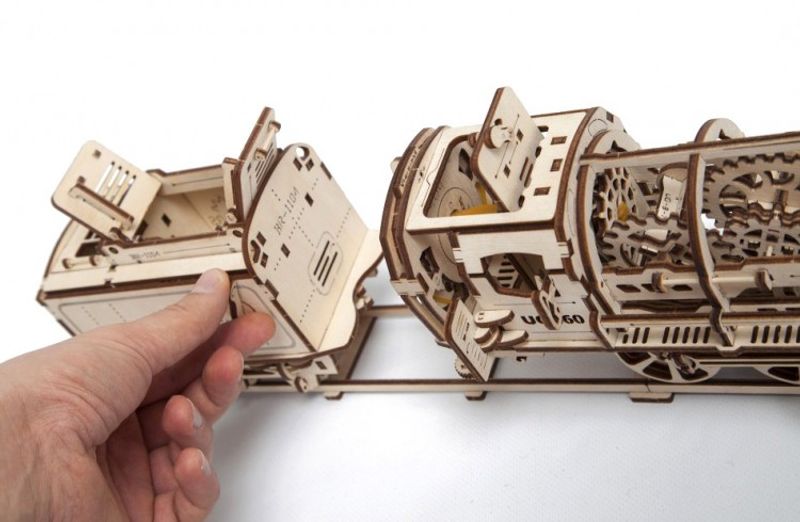 Ugears Steam Locomotiv U-460 Träbyggsats