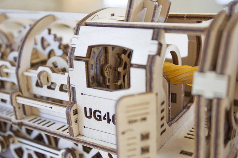 Ugears Steam Locomotiv U-460 Träbyggsats