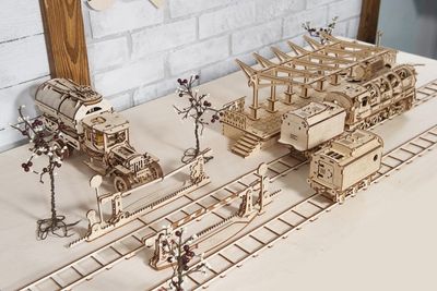 Ugears Set of Rails with Crossings Träbyggsats