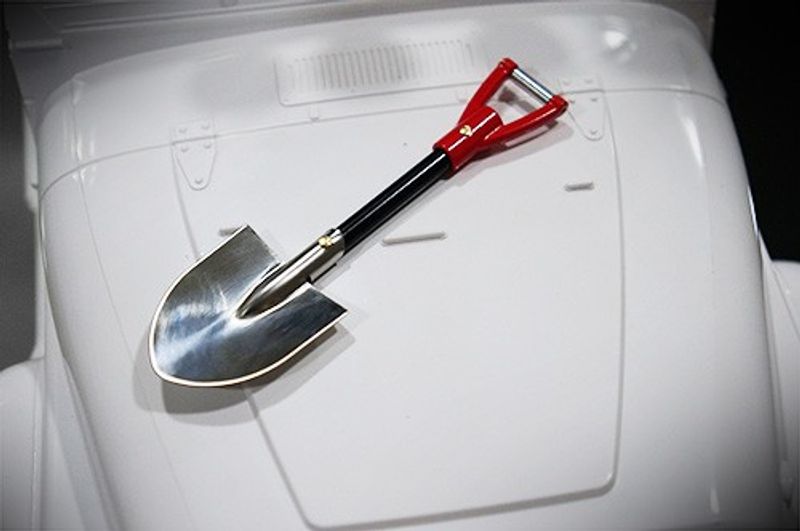 Spade Metall 1/10 Dekoration